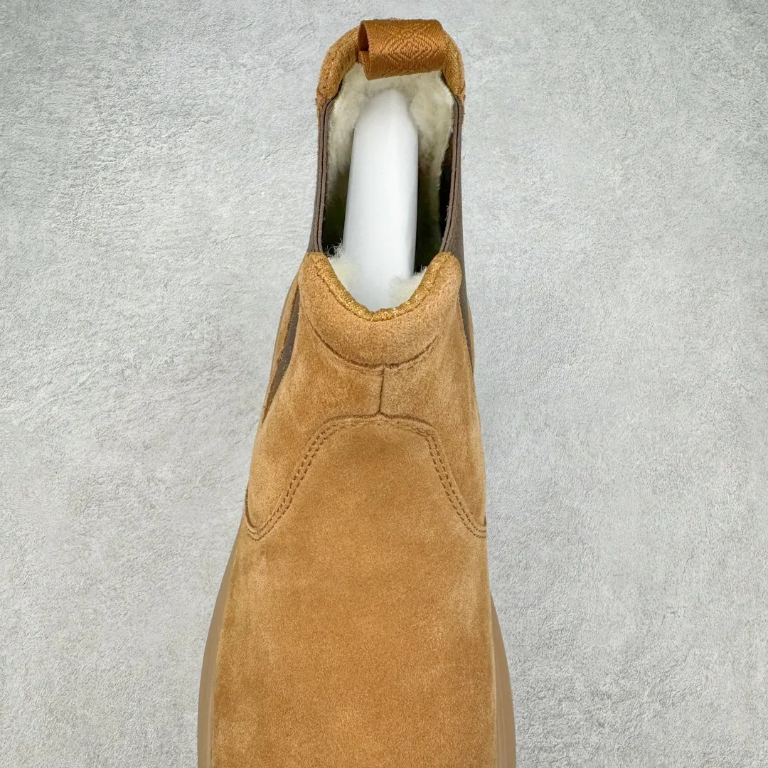 Pick up locally 💰640 UGG 2050 Chelsea men's autumn and winter sheepskin and fur integrated snow boots. All shoes are made from the same factory as ZP. Longfeng A-grade Australian imported sheepskin and fur integrated men's boots. Brand OEM production line. Fully follow the ZP process. Original pattern maker of the OEM. Adhering to the principle of no original shoes and no development selection. Pay attention to every detail. The most authentic version on the market. TREADLITE "Light Wing" technology outsole. Lightweight/durable/flexible/pile size: 40 41 42 43 44 45 Coding: by3936050